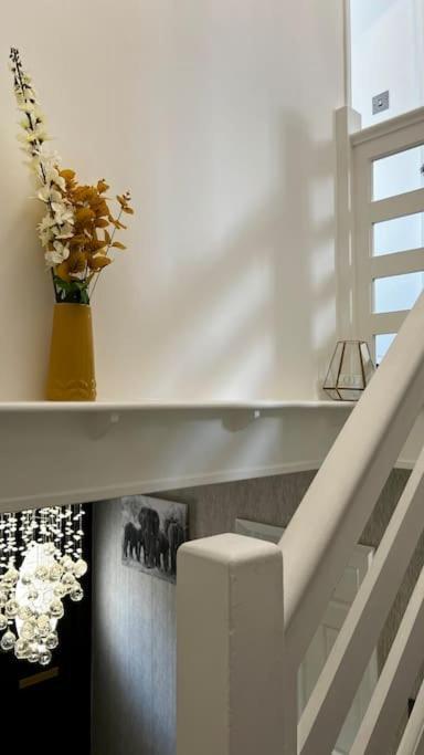 Cheerful 3 Bedroom Townhouse With Free Parking. 比勒瑞卡 外观 照片
