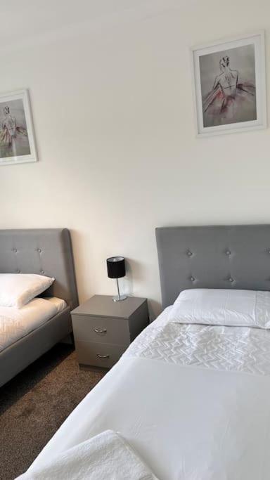 Cheerful 3 Bedroom Townhouse With Free Parking. 比勒瑞卡 外观 照片