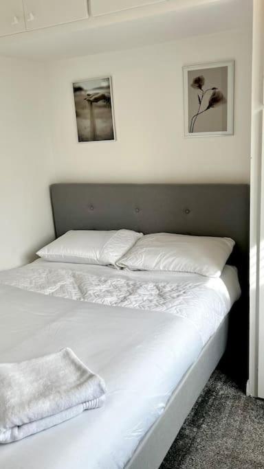 Cheerful 3 Bedroom Townhouse With Free Parking. 比勒瑞卡 外观 照片