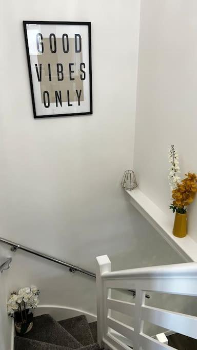 Cheerful 3 Bedroom Townhouse With Free Parking. 比勒瑞卡 外观 照片