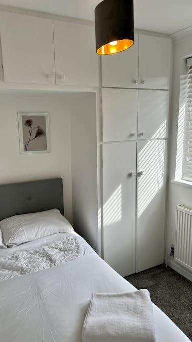 Cheerful 3 Bedroom Townhouse With Free Parking. 比勒瑞卡 外观 照片
