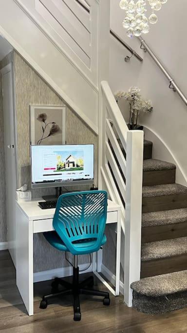 Cheerful 3 Bedroom Townhouse With Free Parking. 比勒瑞卡 外观 照片