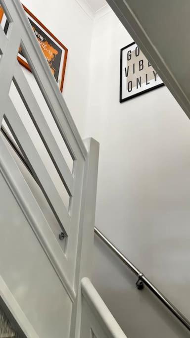 Cheerful 3 Bedroom Townhouse With Free Parking. 比勒瑞卡 外观 照片