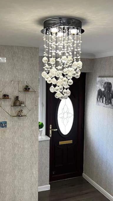 Cheerful 3 Bedroom Townhouse With Free Parking. 比勒瑞卡 外观 照片